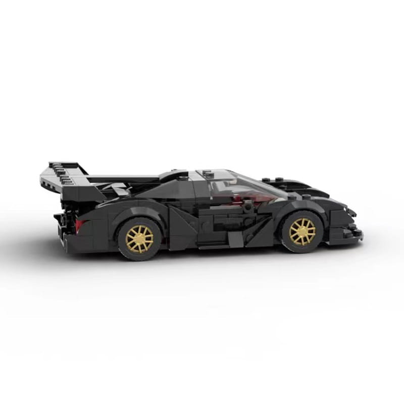 juguete de bloques de construcción del coche LEGO Apollo negro, coche de carreras con aros dorados, con un diseño aerodinámico elegante.