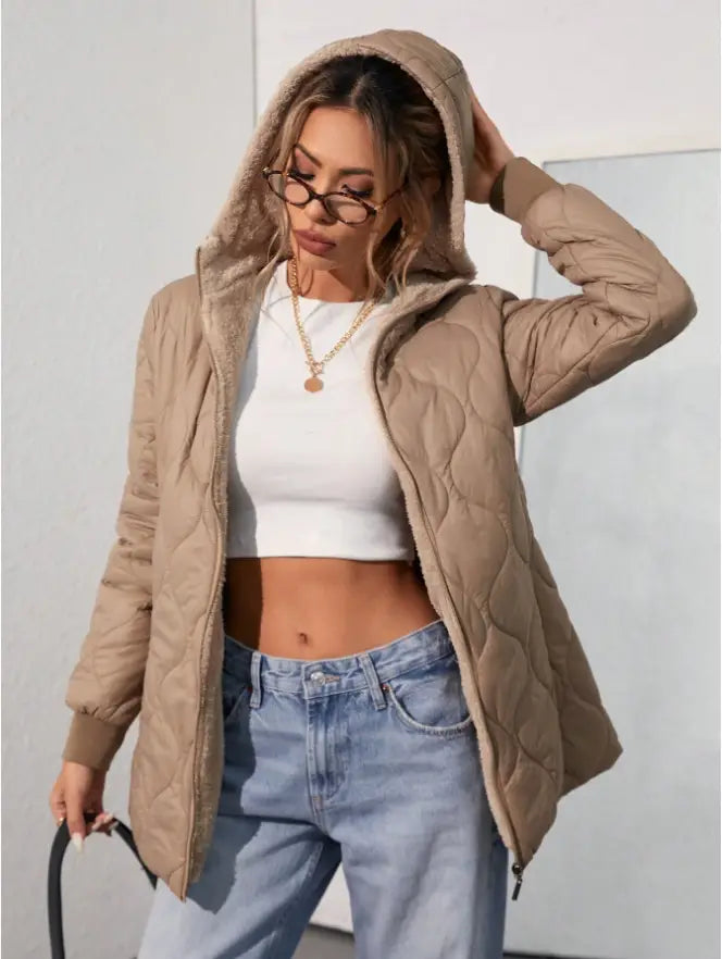 Chaqueta de invierno acolchada con capucha y forro acolchado color beige, con revestimiento interior suave y acolchado, diseñada para el uso en clima frío