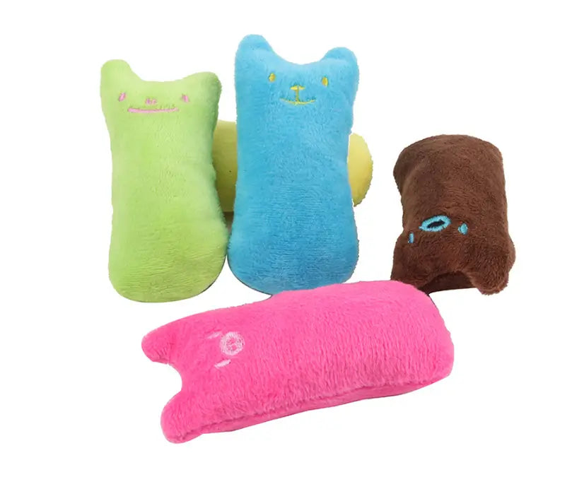 Coussins pelucheux souples en forme de chat, jouets de litière à base de cataire, dans des couleurs vert vif, bleu, marron et rose, conçus pour le jeu interactif avec le chat.