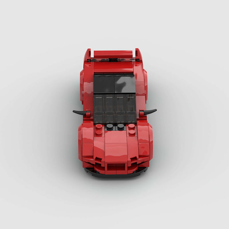 Roter Lego-Technic-Sportwagen-Baukasten als Spielzeug, mit einem roten Karosserieteil, einem schwarzen Dach und Außenspiegeln.