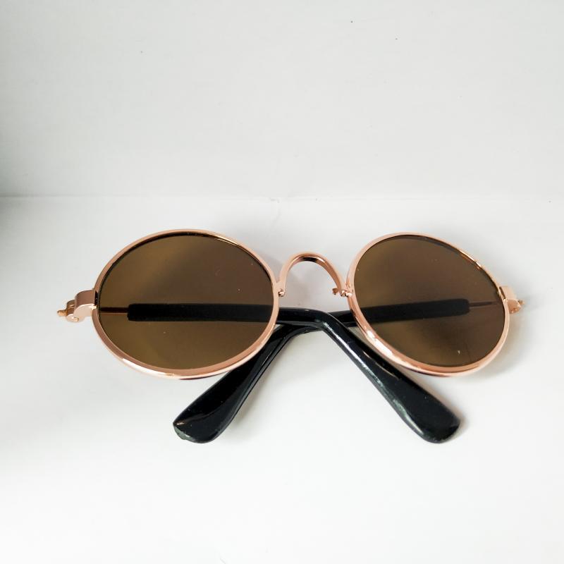 Rose gold metal round cat sunglasses with dark brown mirrored lenses and black temple arms.