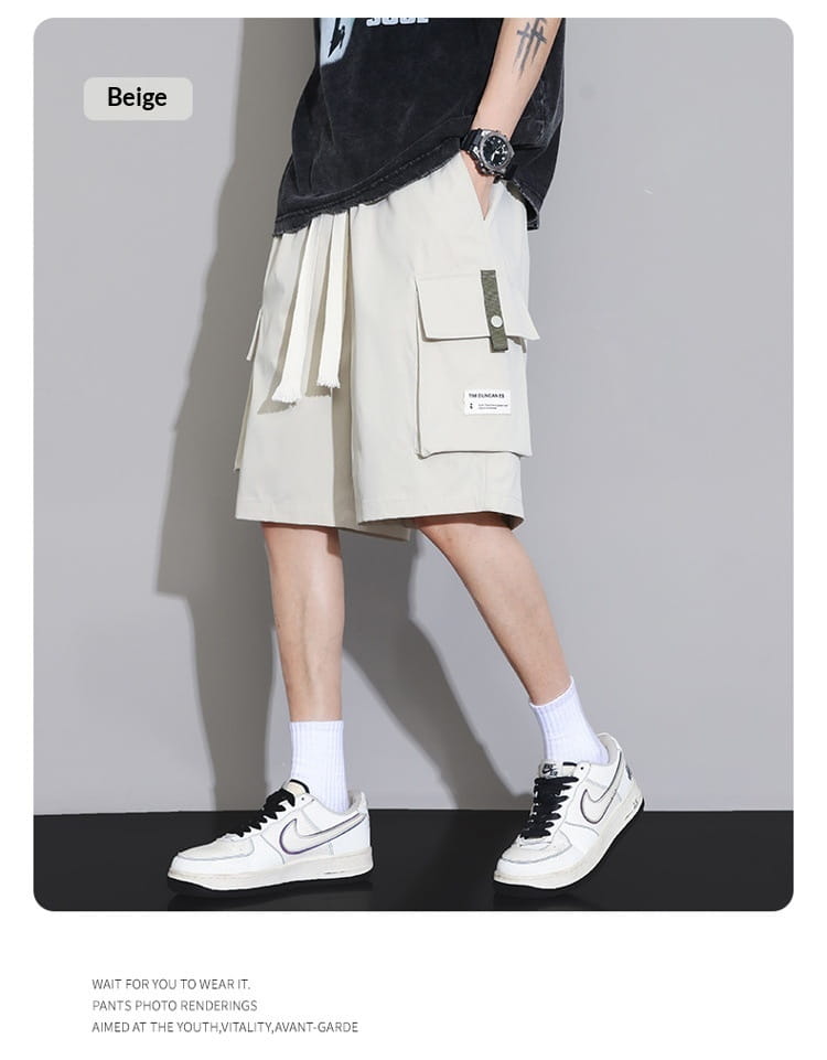 Shorts cargo décontractés pour homme grande taille en beige, avec plusieurs poches et une ceinture à cordon, conçus pour une coupe ample pour le sport