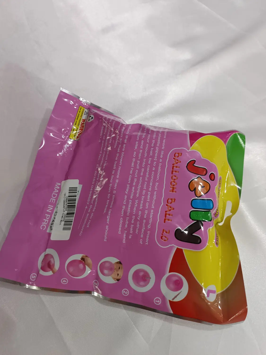 Bolsa de plástico rosa etiquetada como balón de gelatina 20, que contiene 20 bolas hinchables gigantes de burbuja coloridas hechas de TPR para juegos con globos de agua elásticos.