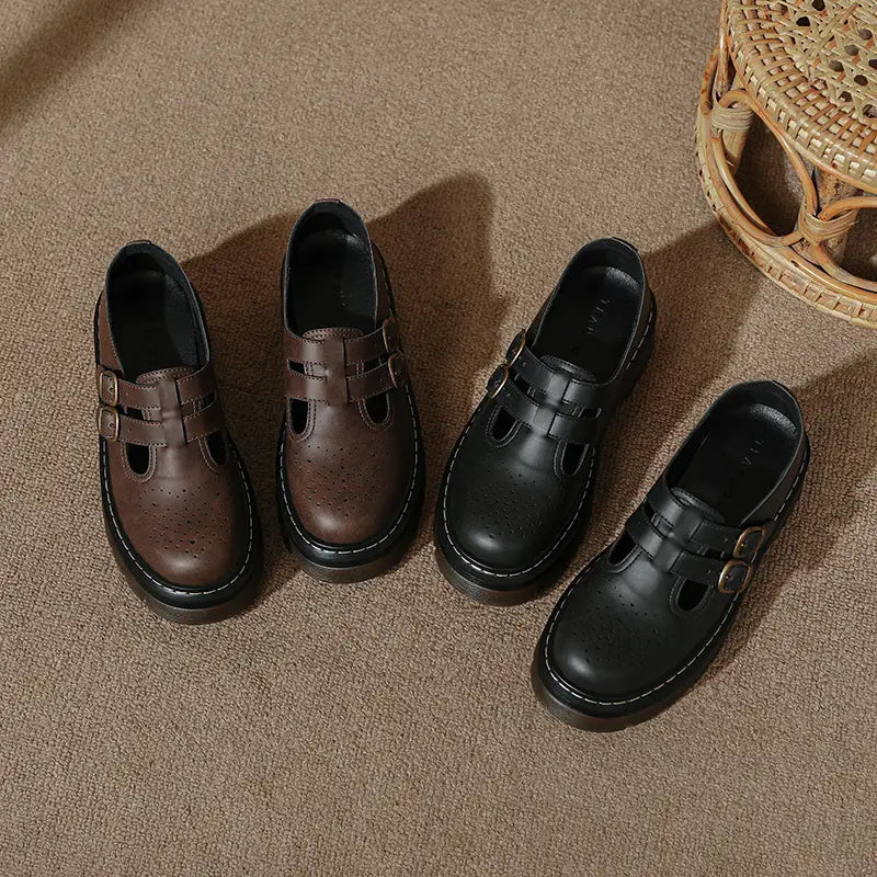 Braune und schwarze Ledermary-Jane-Schuhe mit Schnallenriemen und perforierten Details in einem Plattform-Brogue-Design
