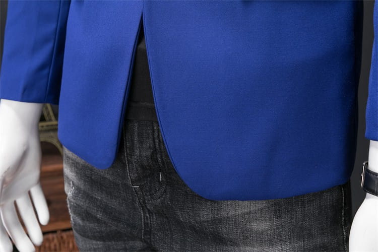 Chaqueta de vestir empresarial de pana azul real con ajuste slim, corte a medida elegante y detalles sutiles de costuras.