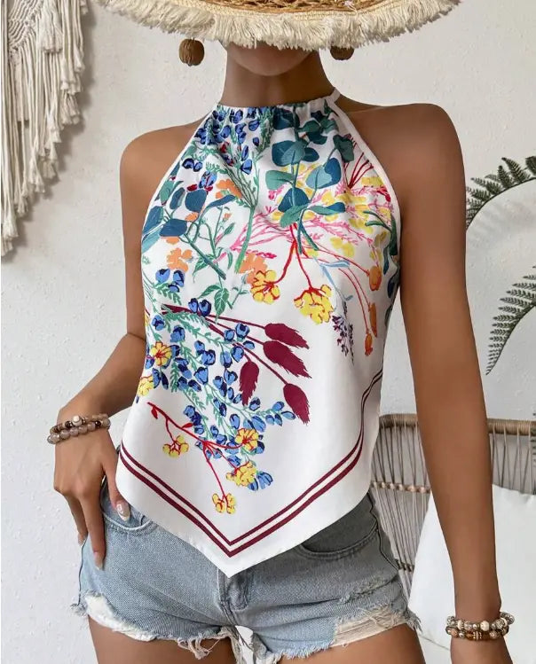 Ein weißes blumiges Neckholder-Top mit kräftigem Druck in Blau, Gelb und Rot sowie einem dekorativen Bord entlang der unteren Kanten.