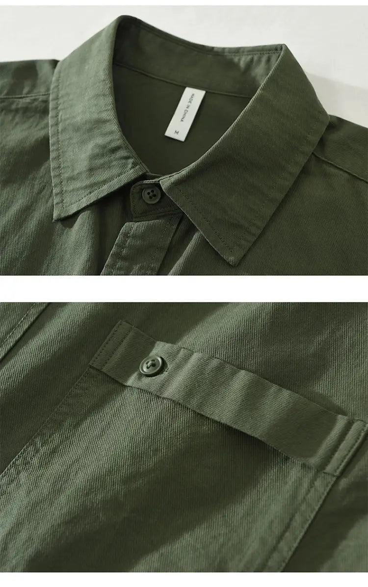 Chemise à manches longues en coton style japonais vert olive pour homme, avec un col classique et une poche poitrine.