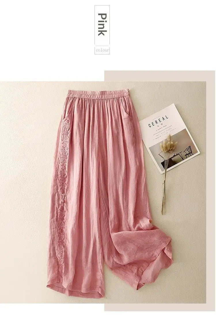 Zartrosa bestickte Baumwoll-Leinen-Wide-Leg-Hosen mit zierlicher Spitzenverarbeitung entlang der Seitennähte.