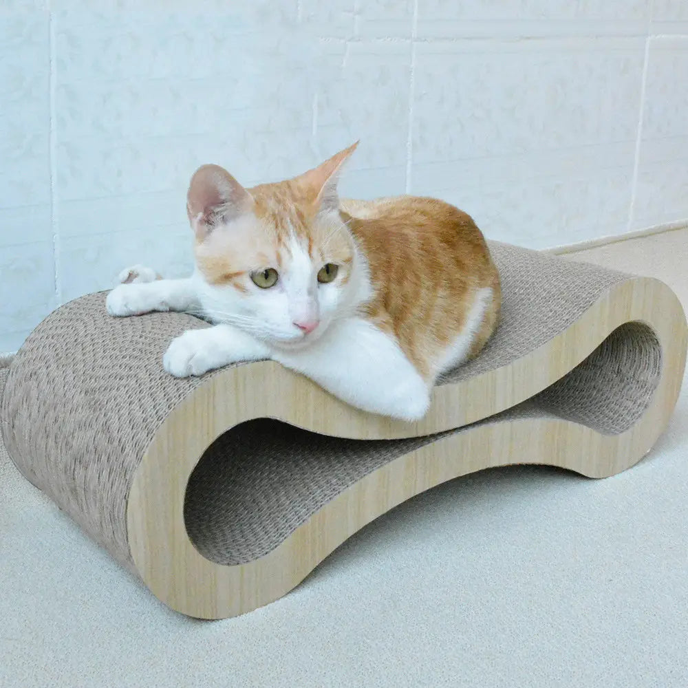 Gebogenes Holz-Kratzbrett für Katzen mit strukturierter beiger Sisaloberfläche und moderner Gestaltung im Produkt „gebogenes, gewelltes, modernes Holz-Kratzpad“.