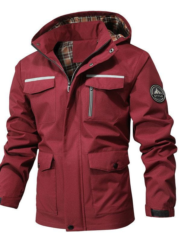 Herren-Wasserabweisender Trenchcoat mit Kapuze in Weinrot mit kariertem Futter, Frontreißverschluss und mehreren Taschen.