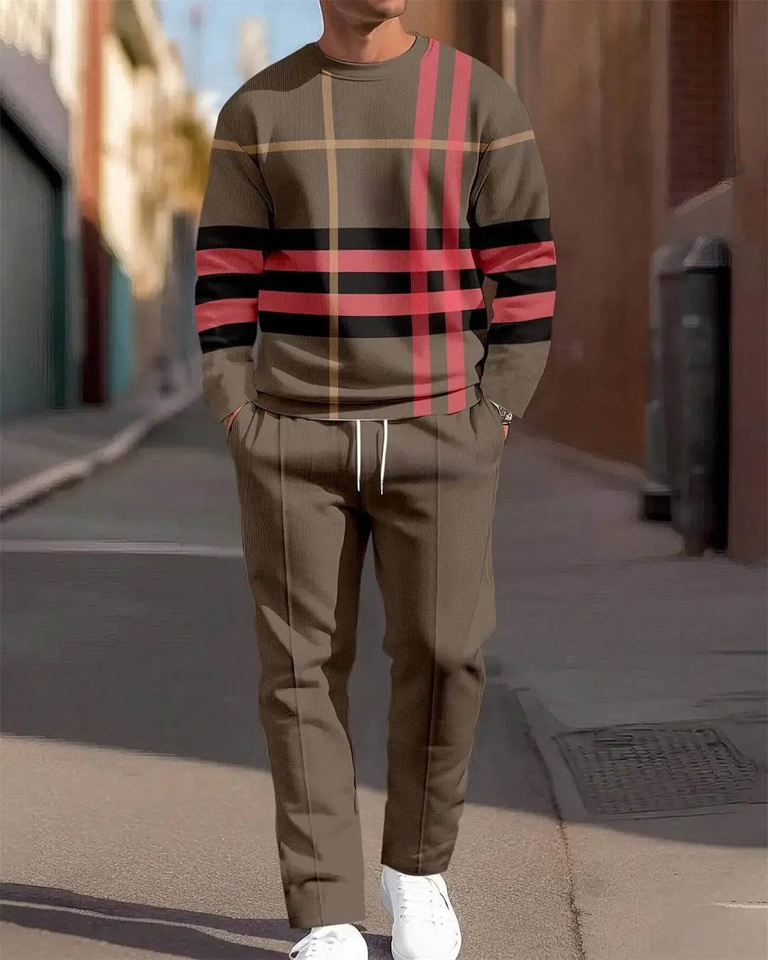 Ensemble sweat à carreaux et pantalon pour hommes, comprenant un pull écossais vert olive et rouge avec des rayures noires et un motif à carreaux classique.