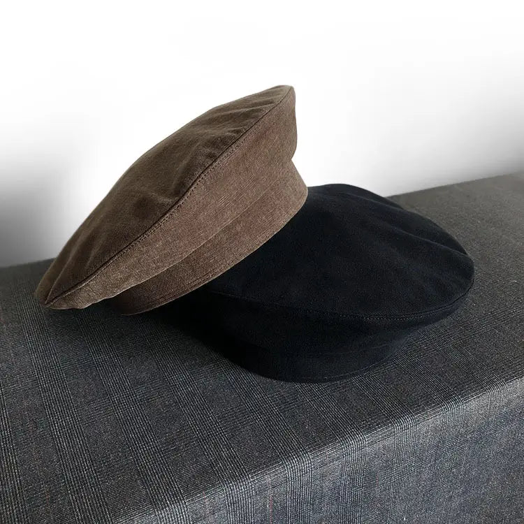 Bérets en laine noir pour peintre pour femmes en velours côtelé marron et noir, avec une finition en tissu texturé souple
