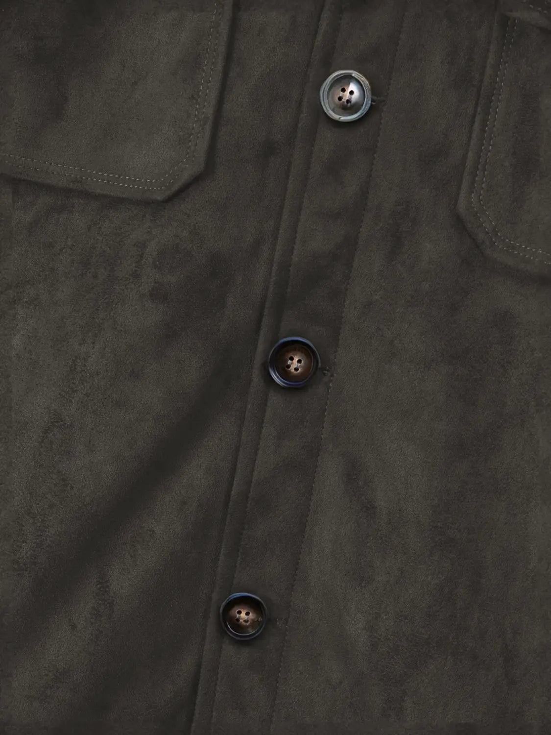Herren-Casual-Faux-Suede-Slim-Fit-Motorradjacke in dunkelolivgrünem Material mit drei metallischen Knöpfen auf der Vorderseite.