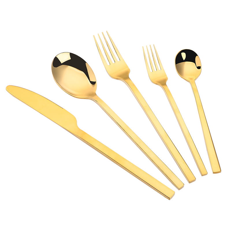 Ensemble de couverts en acier inoxydable de couleur dorée, au design moderne et épuré, comprenant des surfaces polies et des finitions réfléchissantes.