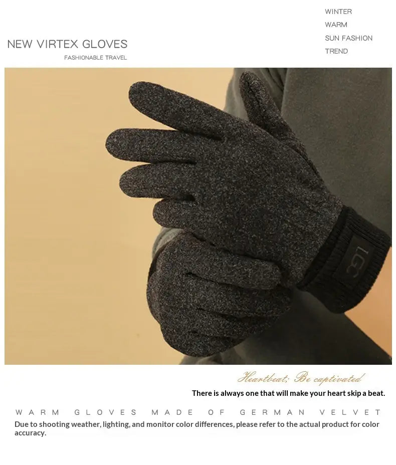 Gants thermiques d’hiver pour homme à l’aspect cachemire en gris foncé, en velours allemand, avec un tissu texturé et un bracelet de poignet noir élégant présentant un logo discret, vu depuis le côté arrière