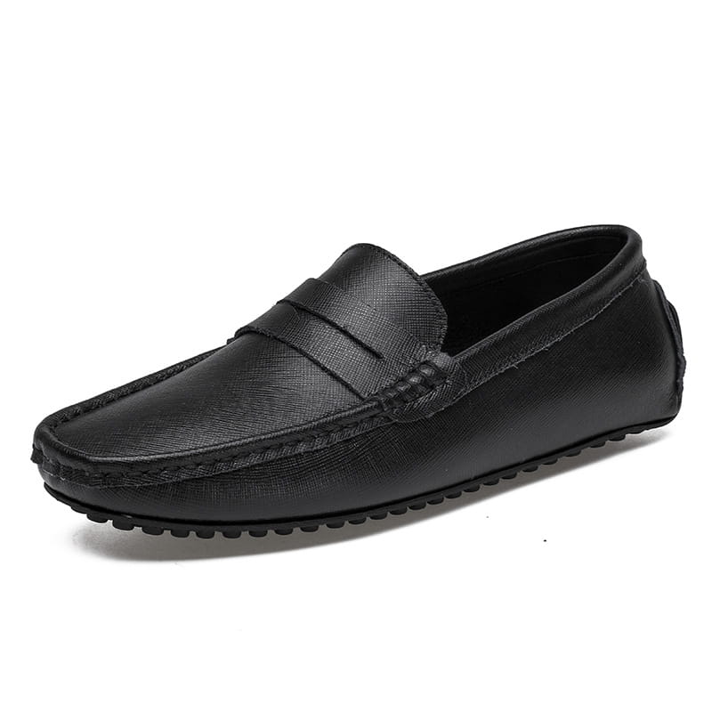 Mocasines de conducción de cuero para hombre color negro, con superficie texturizada, detalles de costura y suelas de goma.