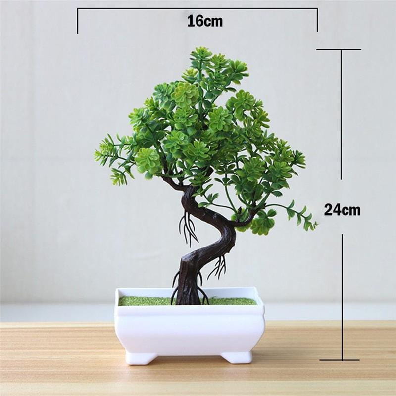 Künstliches Bonsai-Bäumchen mit üppigem grünem Laub und einem dunkel gedrehten Stamm in einem eleganten weißen Keramiktopf.