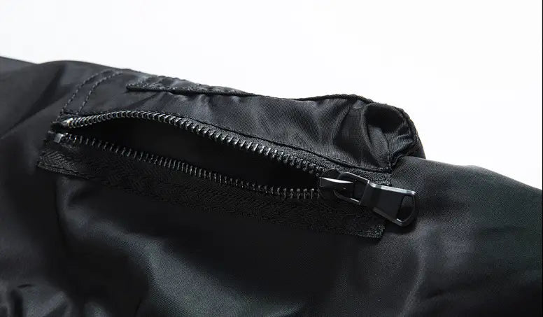 Men’s retro loose flight bomber jacket workwear featuring a black nylon zipper with a matte finish and metallic teeth set into matching black fabric.