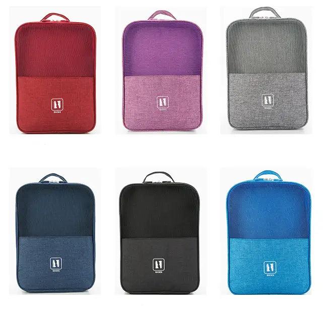 Six housses compactes de rangement pour chaussures dans des couleurs assorties, notamment rouge, violet, gris, marine, bleu foncé et bleu vif, conçues comme des organisateurs de bagages de voyage portables.