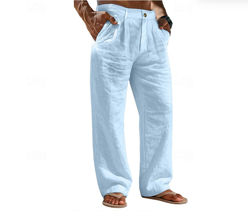 Pantalones de algodón y lino de ajuste relajado para hombre color azul claro, con un ajuste holgado y detalles de costura visibles.