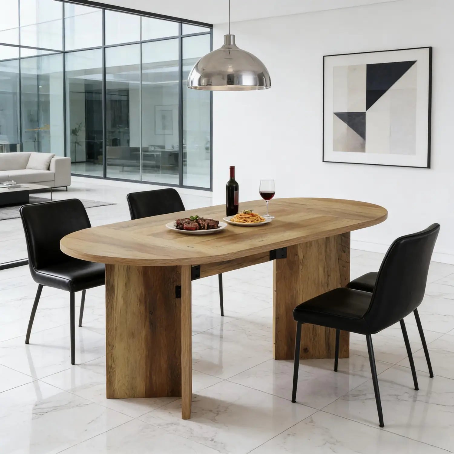 Table à manger ovale en bois de chêne clair avec une base sur piédestal rustique et des pieds en bois robustes, offrant un design moderne épuré.