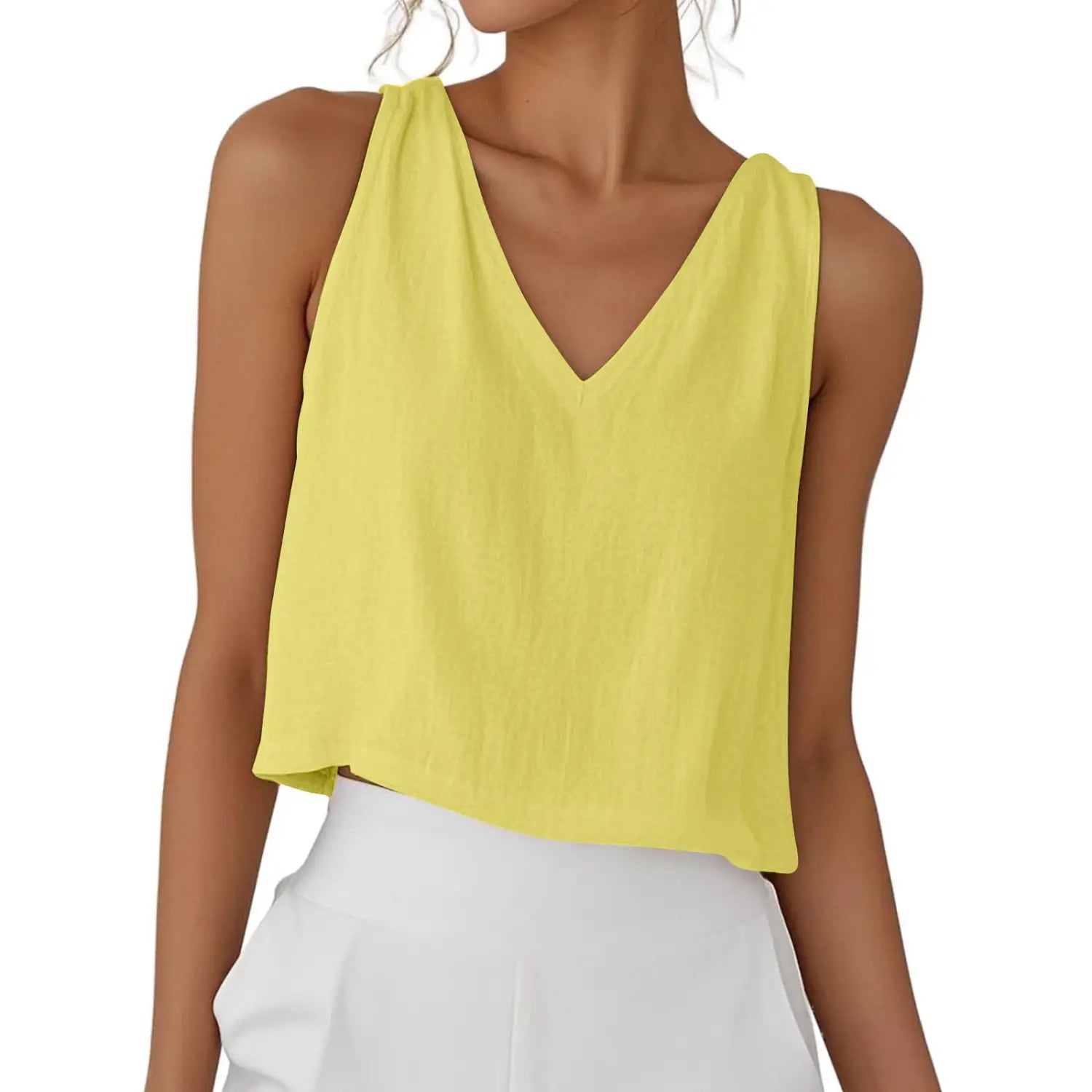 Ein leuchtend gelbes ärmelloses Baumwoll-Leinen-Camisole-Top mit V-Ausschnitt und weichem, fließendem Stoff.