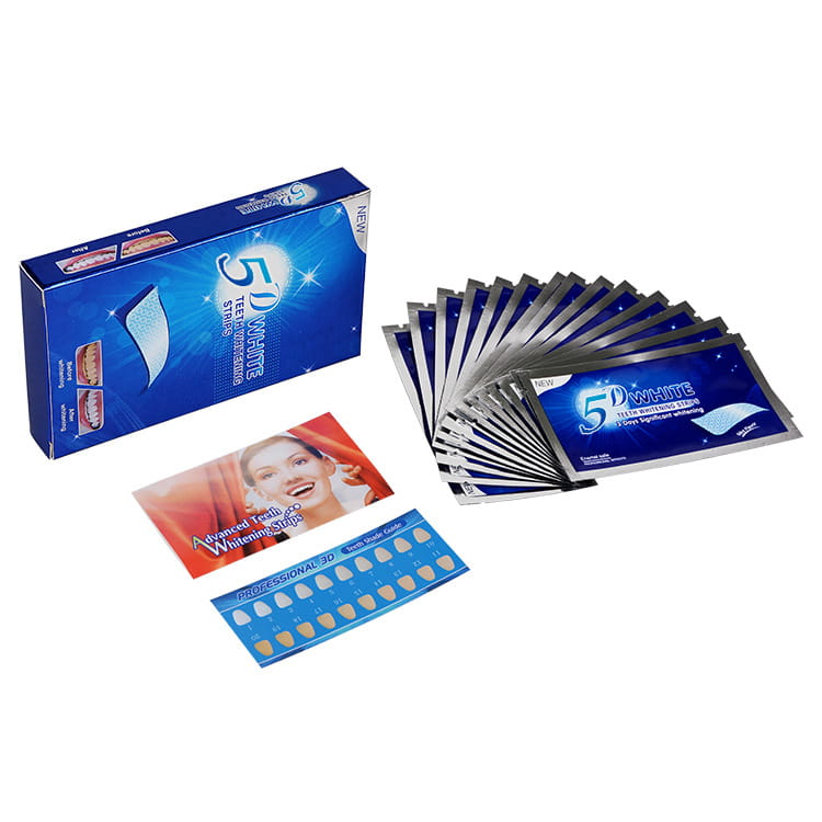 Caja rectangular azul de 5D para tiras blanqueadoras de dientes con sobres de lámina de plata y una tarjeta guía de color para el kit de atención dental menta de 14 piezas.