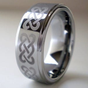 Silver tungsten carbide ring with intricate Celtic knot engraving featuring a black tungsten base and green aluminum inlay 8mm wedding band.