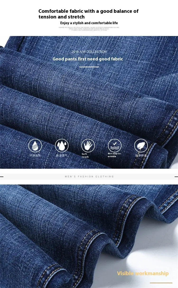 Pantalones vaqueros de mezclilla elástica de corte slim fit para hombre, en color azul marino oscuro, con costuras visibles y una textura clásica ligeramente desgastada.
