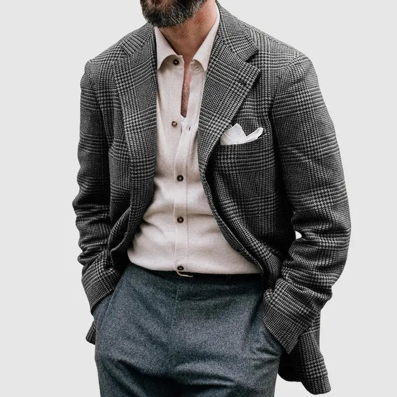 Une veste blazer en laine gris sophistiquée au motif pied-de-poule avec un revers classique cranté et des poignets boutonnés, conçue comme une veste blazer en laine à double boutonnage slim fit pour homme.