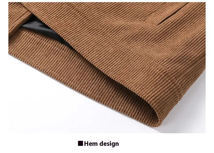 Herren-Cordjacke im Casual-Stil in Braun mit gerippter Struktur und sauber verarbeitetem Saum.
