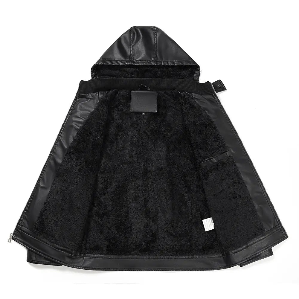 Abrigo con capucha de cuero sintético negro para hombre, forrado con forro polar negro acolchado, diseñado para su uso en clima frío.