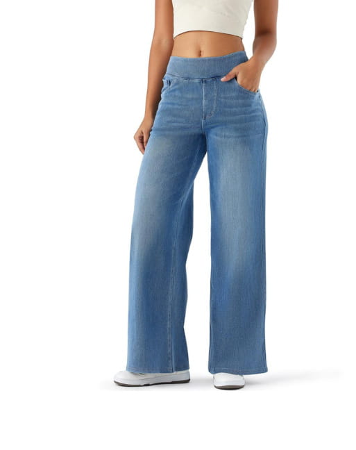 Hellblaues Denim mit Light-Wash-Effekt High-Waist Straight-Jeans mit entspannter weitem Bein, gefertigt aus weichem Denim-Gewebe.