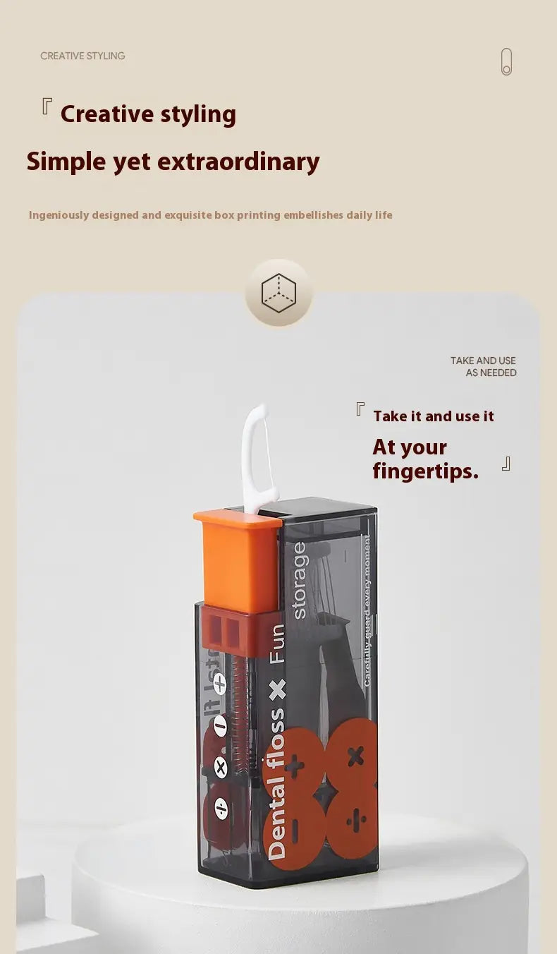 Caja portátil para hilo dental rectangulares y transparente con dispensador automático de apertura emergente, con tapa naranja y etiqueta negra con texto blanco, que contiene un pick de hilo dental de plástico blanco.