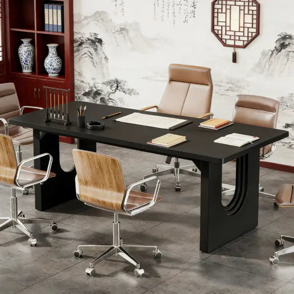 Schwarzer rechteckiger Schreibtisch für das Büro des Geschäftsführers mit schlankem modernem Design und geschwungenen Standbeinstützen, 71 Zoll messend.