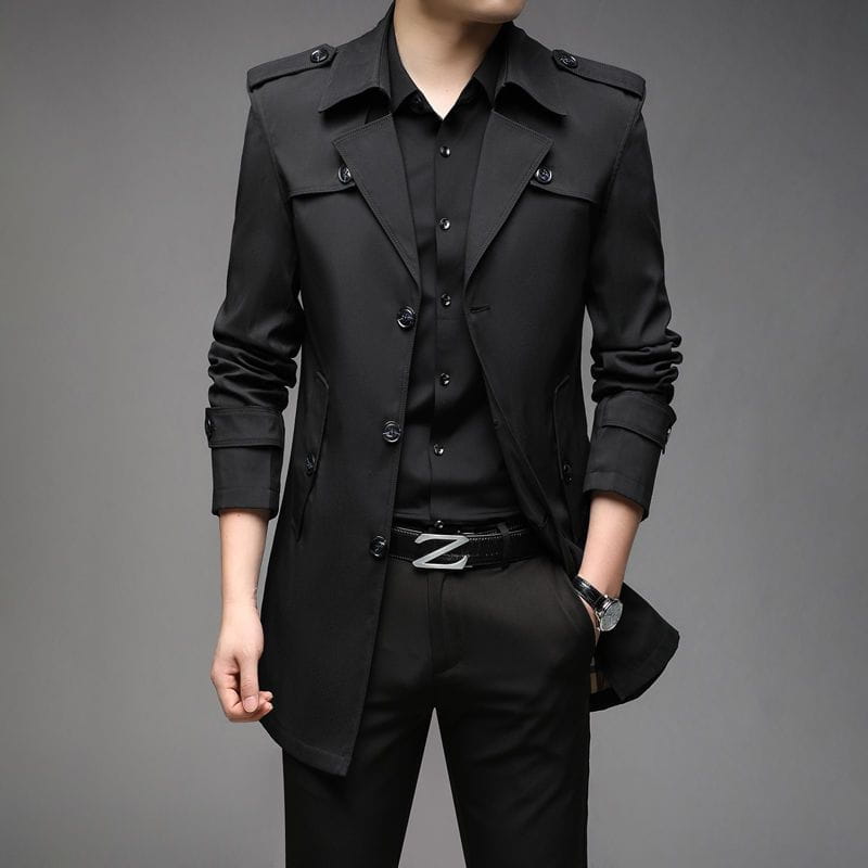 Trench-coat d’affaires homme slim noir, présentant des boutons à double boutonnage et des pattes d’épaule, fabriqué à partir d’un matériau de qualité supérieure pour un rendu professionnel et stylé.