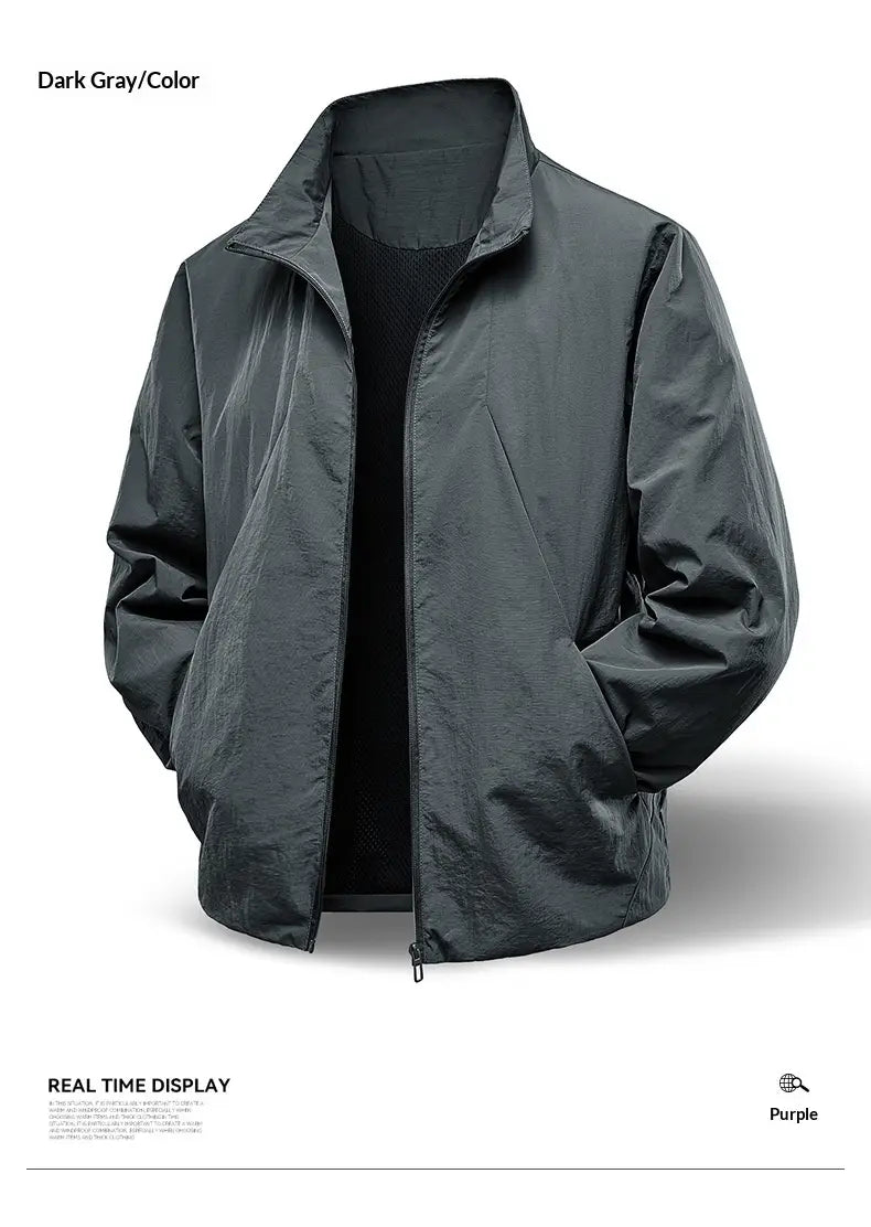 Veste zippée coupe-vent imperméable légère pour homme en nylon gris foncé, avec col montant et fermeture frontale.