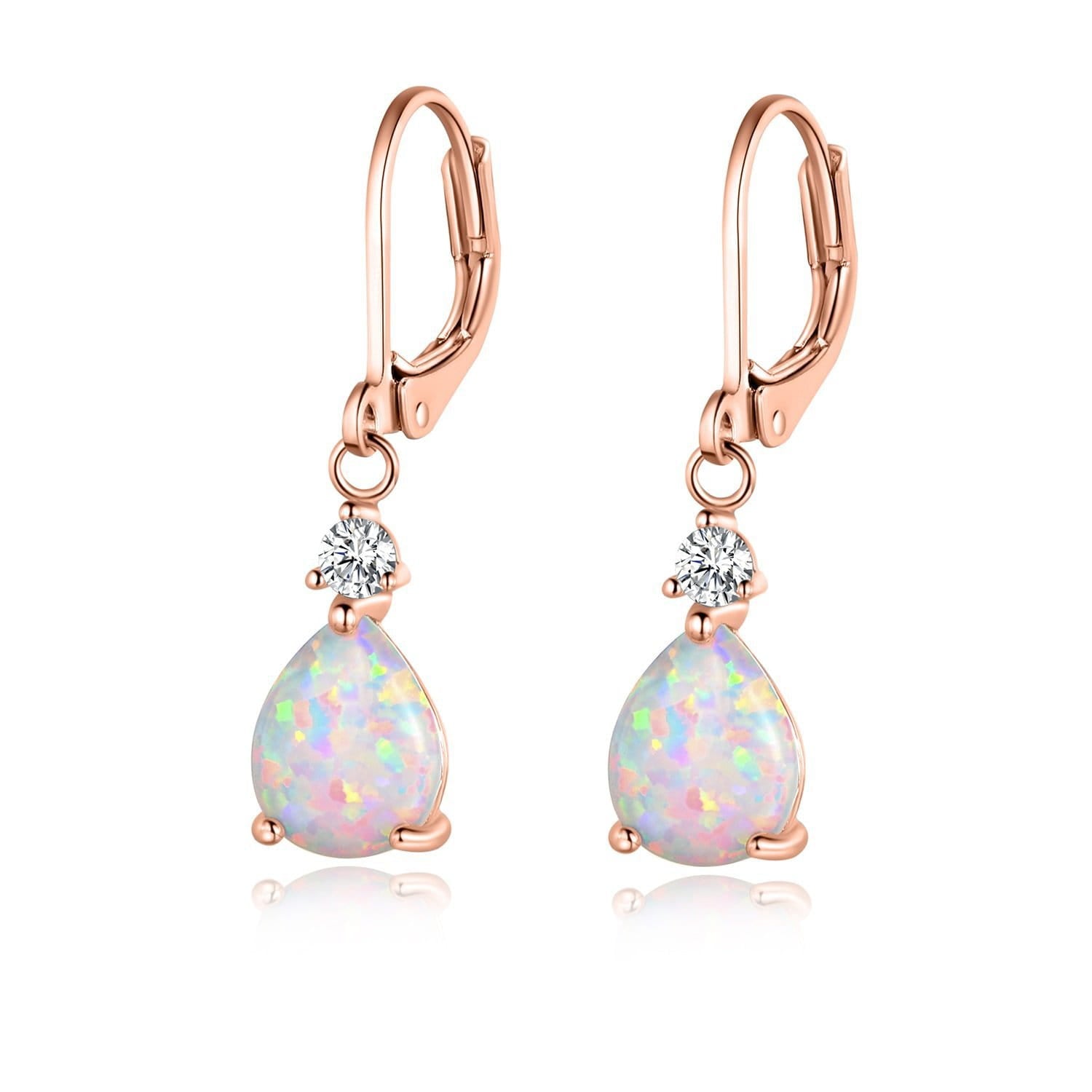 Boucles d’oreilles en opale goutte de larmes en or rose, avec des accents de diamants étincelants dans un design sophistiqué.