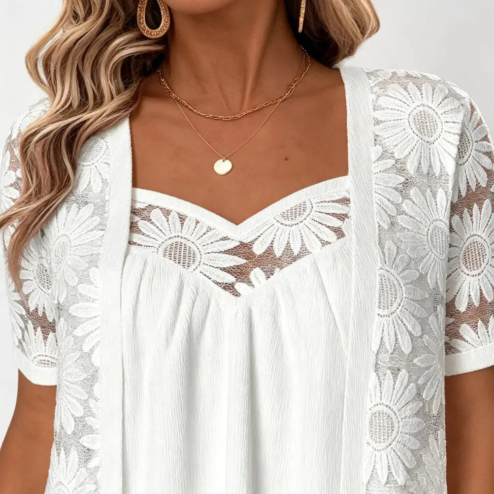 Weißes Spitzen-Overlay-Zweiteiler-Top mit floraler Stickerei und eckigem Ausschnitt, mit dem Titel „Sonnenblumen-Spitze“.