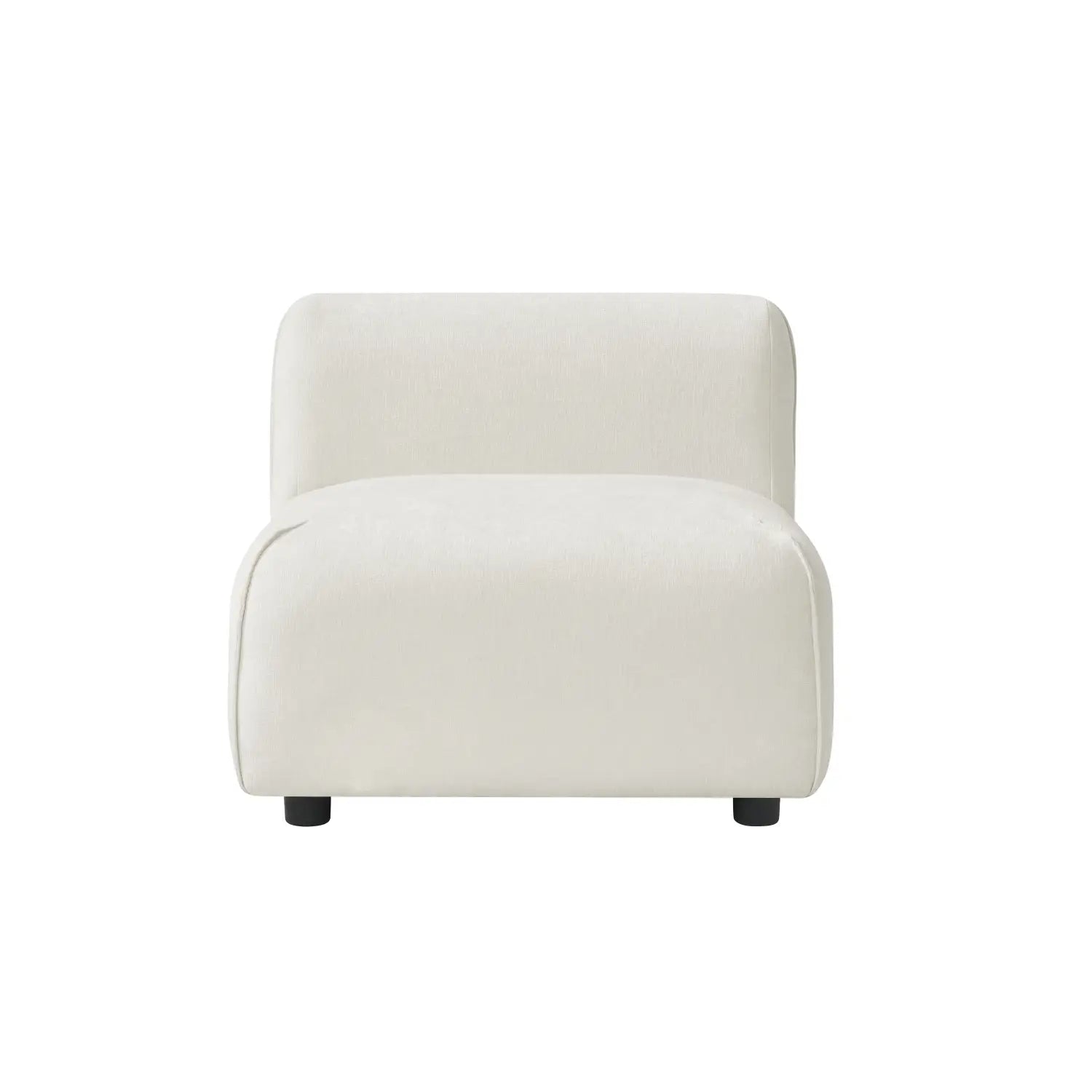 Sillón de acento moderno de líneas curvas color crema, con tejido acolchado tapizado y patas negras elegantes, en un diseño minimalista.