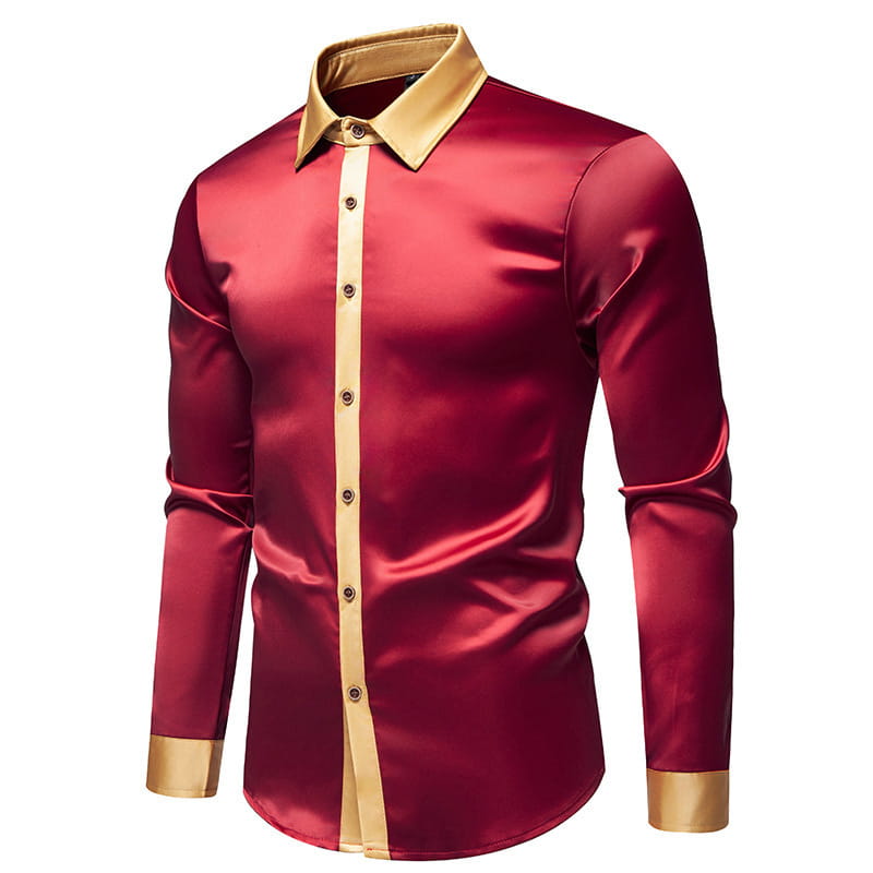 Una elegante camisa de vestir de manga larga para hombre en satén burdeos brillante, con vivos dorados a contraste en la tapeta del cuello y los puños, titulada como camisa de manga larga colorblock de satén.