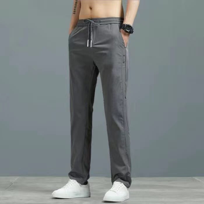 Herren-eisskizzen-geradebein-athletik-jogginghosen aus Eis-Seide in Grau mit Kordelbund und dezenten Seitentaschen mit schlankem, modernem Design.