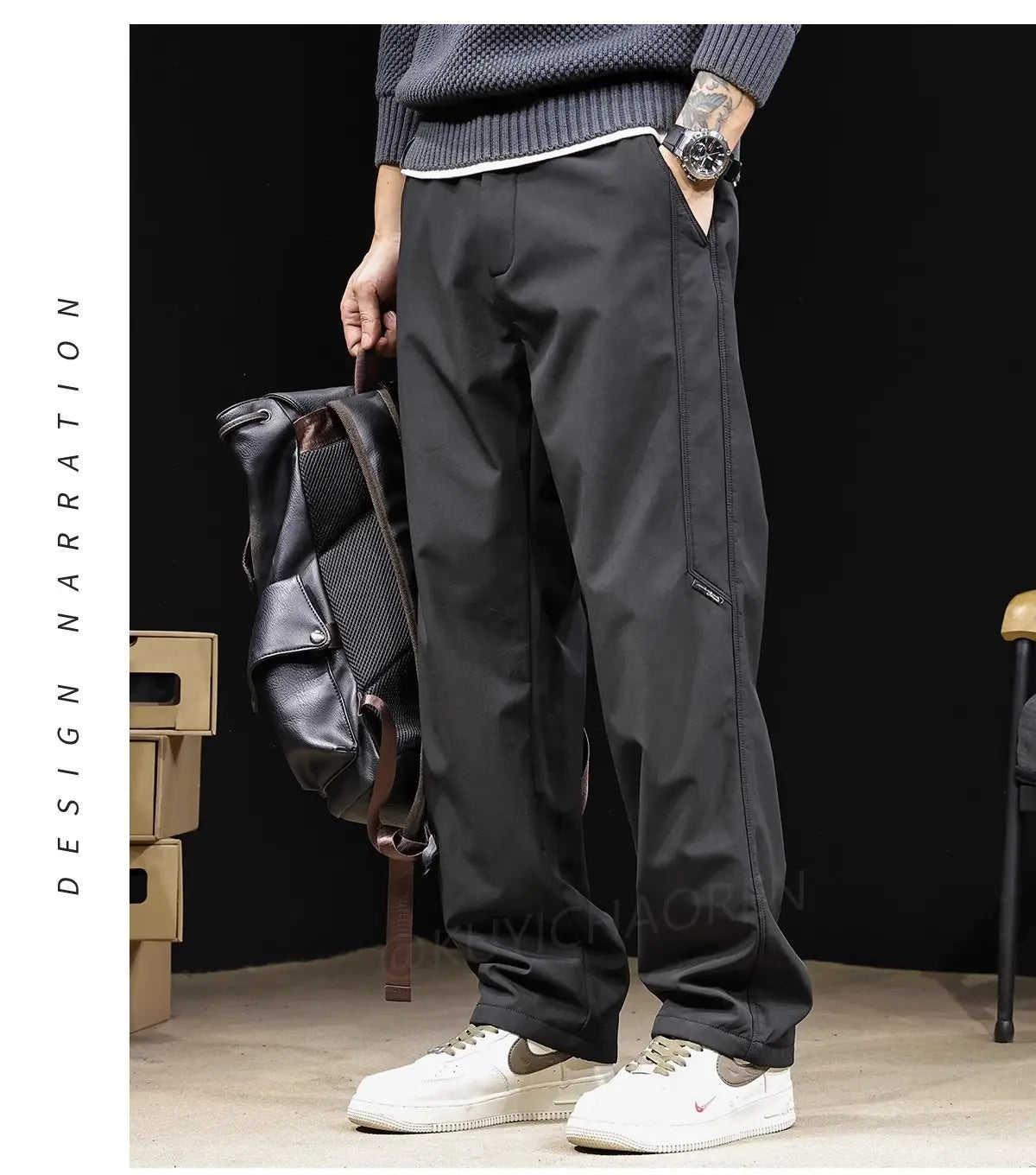 Herren-Cargohose im japanischen Retro-Stil mit weitem Bein in schwarzem Slim-Fit-Chino-Stoff mit dezentem Strukturrelief und Seitentaschen.