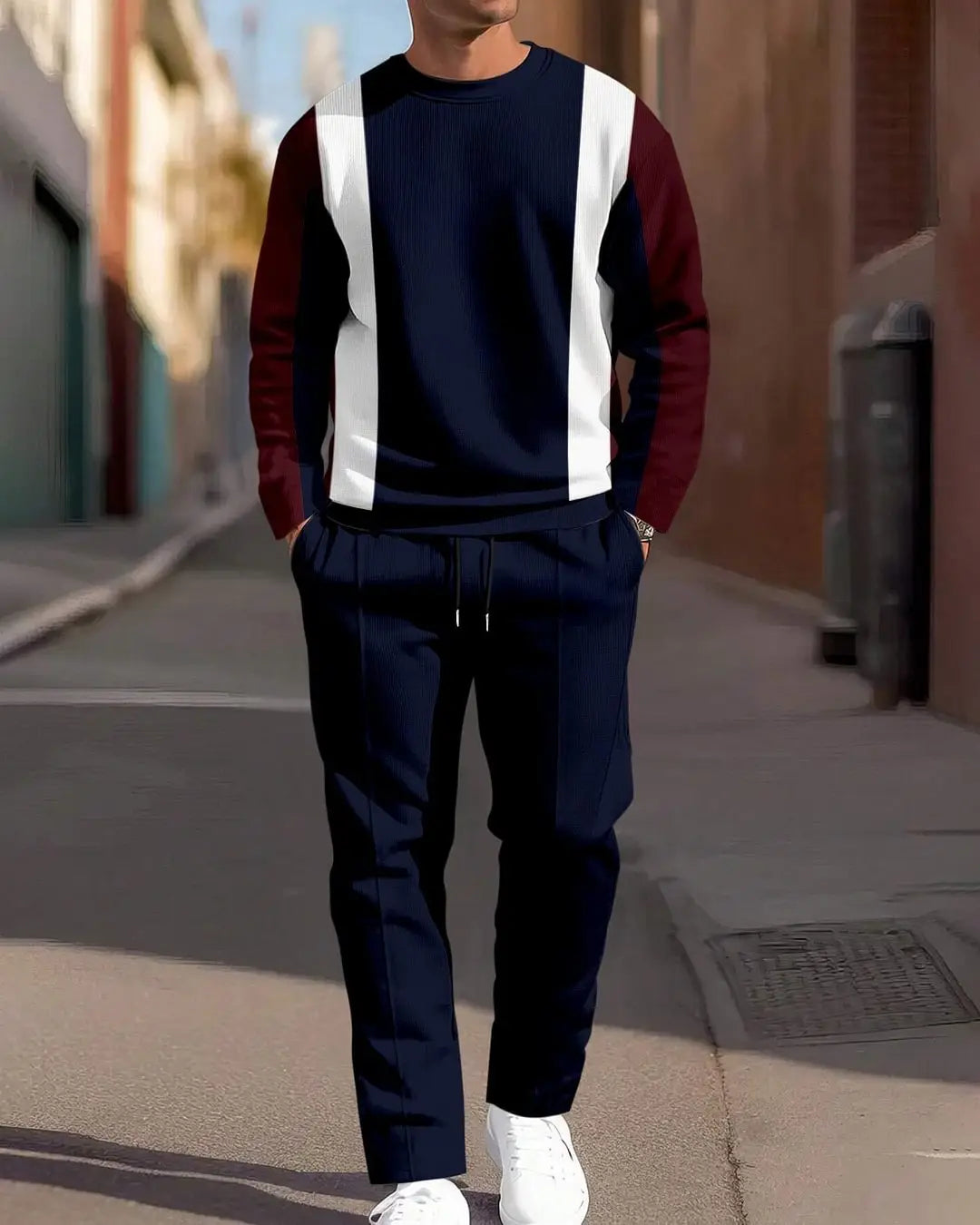 Sweat-shirt à carreaux pour hommes à empiècements contrastants bleu marine et bordeaux, avec des rayures verticales blanches, dans un tissu décontracté confortable.