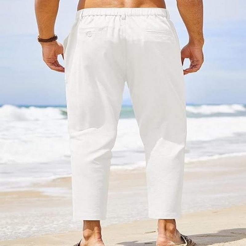 Weiße Baumwoll-Leinen-Freizeit-Hosen für Herren mit hohem Stretchanteil, von hinten sichtbar, mit elastischem Bund und zwei Gesäßtaschen.