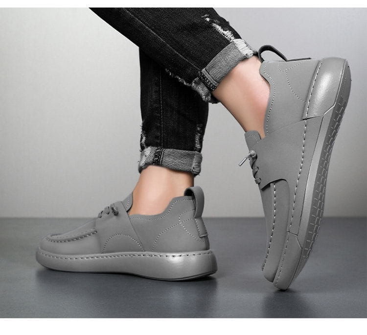 Chaussures rétro britanniques élégance décontractée en cuir gris, pour homme, style enfiler, avec semelle massive et détails de couture visibles.