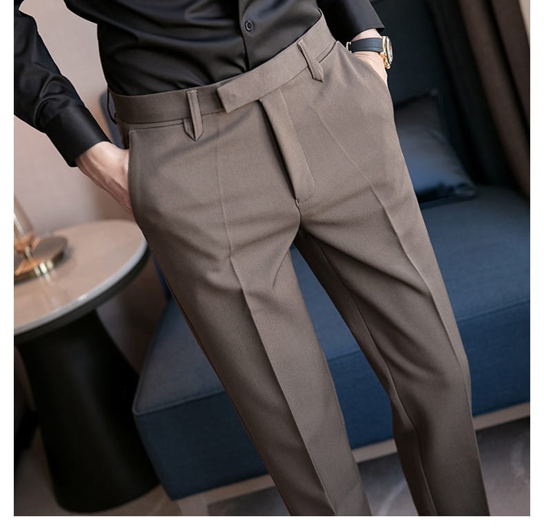 Men’s slim fit british style tailored straight leg trousers in khaki with a sleek modern design and subtle pleats.