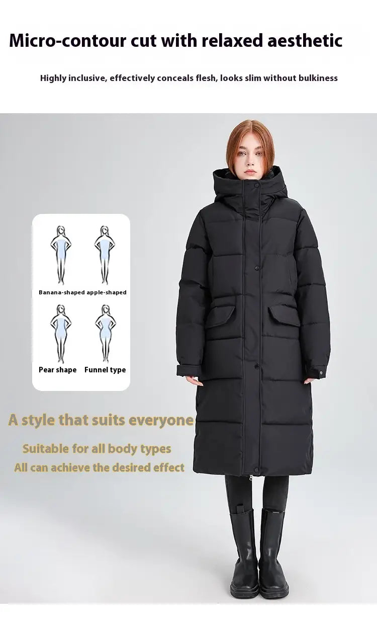 Manteau long matelassé à capuche pour femmes en noir, avec une coupe longue, une capuche et une fermeture boutonnée à l’avant, conçu pour les temps froids.