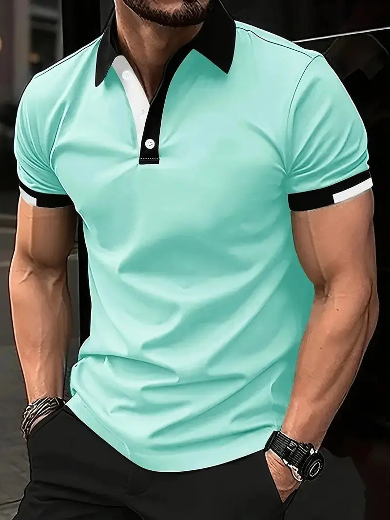 Ein Herren-Kontrast-Poloshirt in Mintgrün mit schwarzem und weißem Besatz am Kragenlatz und an den Ärmelmanschetten.