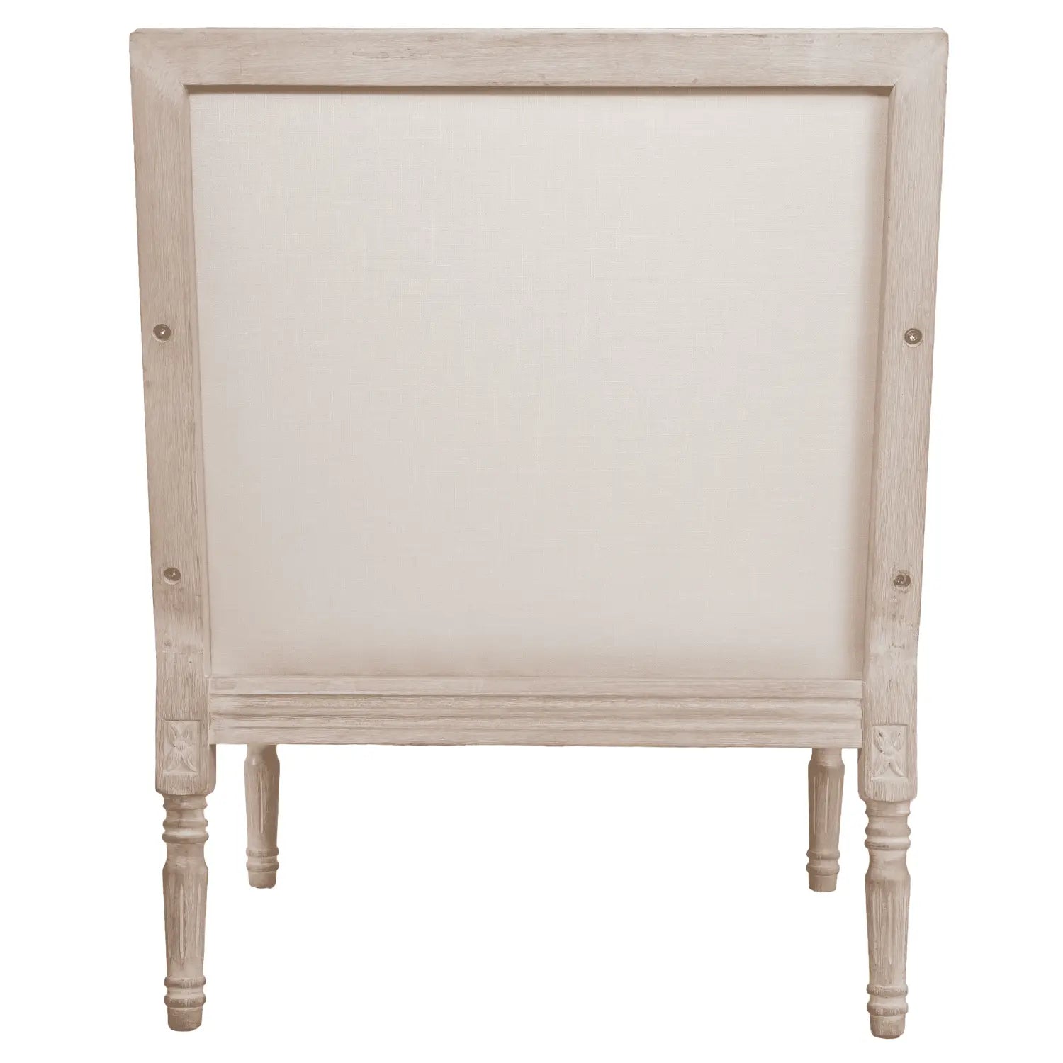 Silla francesa de acento de madera blanca envejecida con respaldo tapizado en lino color crema y patas torneadas.